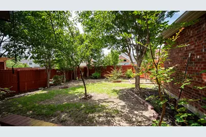 1810 Winterberry Trail, Garland, TX 75040 - Photo 26