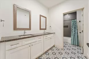 2403 Dathe St, Dallas, TX 75215 - Photo 18