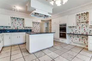 905 Live Oak Ln, Arlington, TX 76012 - Photo 10