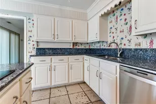 905 Live Oak Ln, Arlington, TX 76012 - Photo 12