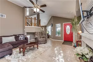 513 Hunters Glen St, Lewisville, TX 75067 - Photo 4