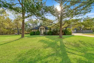 220 Laredo Dr, Reno, TX 75462 - Photo 1