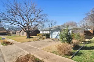 1216 Patrick St, Crowley, TX 76036 - Photo 4