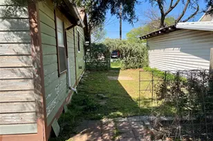 906 Young St, Nocona, TX 76255 - Photo 10