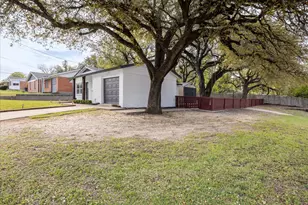 602 E 4th St, Weatherford, TX 76086 - Photo 4