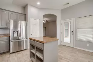 636 Clearbrook St, Azle, TX 76020 - Photo 8