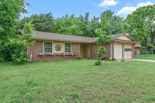 306 Bluebird Cir, Denton, TX 76209 - Photo 2