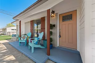 705 SW Sunnybrook Dr, Burleson, TX 76028 - Photo 4