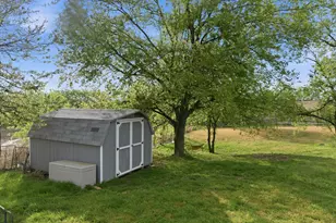 104 Co Rd 412B, Lott, TX 76656 - Photo 30