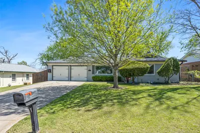 211 Mildred Lane, Benbrook, TX 76126 - Photo 2