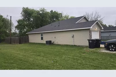 448 Chase Avenue, Cleburne, TX 76031 - Photo 2