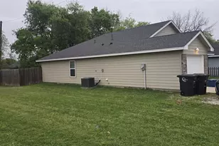 448 Chase Ave, Cleburne, TX 76031 - Photo 2