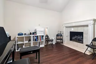 924 McCoy Dr, Irving, TX 75062 - Photo 10