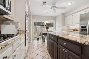 924 McCoy Dr, Irving, TX 75062 - Photo 8