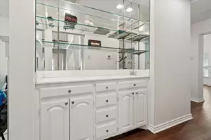 924 McCoy Dr, Irving, TX 75062 - Photo 6