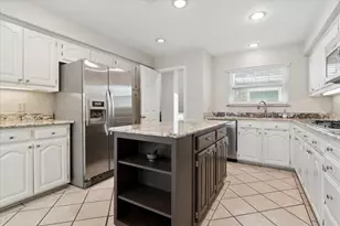 924 McCoy Dr, Irving, TX 75062 - Photo 4