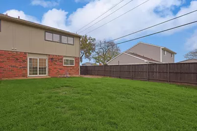 402 Creekmeadow Lane, Lewisville, TX 75067 - Photo 2