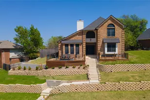 2711 Spyglass Dr, Carrollton, TX 75007 - Photo 2