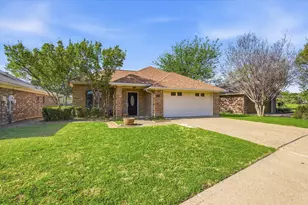 2838 Big Oaks Dr, Garland, TX 75044 - Photo 2