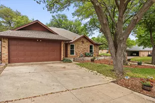 4017 Cherryhill Ct, Arlington, TX 76016 - Photo 2