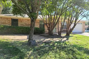1701 Saddle Rd, Granbury, TX 76049 - Photo 2