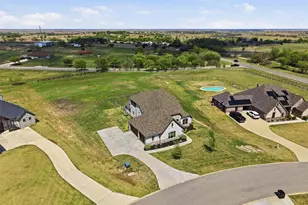 704 Cactus Crk Ct, Godley, TX 76044 - Photo 28