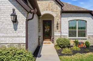 704 Cactus Crk Ct, Godley, TX 76044 - Photo 6