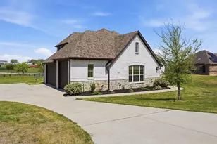 704 Cactus Crk Ct, Godley, TX 76044 - Photo 4