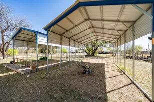 814 Texas St, Stamford, TX 79553 - Photo 4