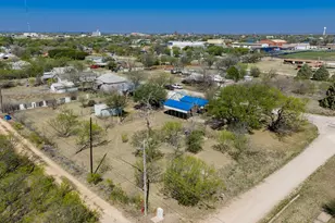 814 Texas St, Stamford, TX 79553 - Photo 24