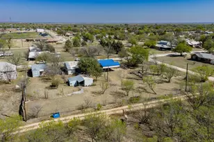 814 Texas St, Stamford, TX 79553 - Photo 2