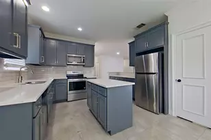 4508 Champion Hill Dr, Grand Prairie, TX 75052 - Photo 4