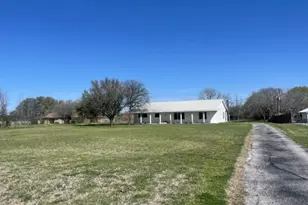 1411 Fox Ln, Burleson, TX 76028 - Photo 1