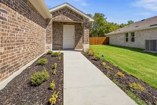 1919 Glory Dr, Bonham, TX 75418 - Photo 2