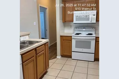 913 Walnut, Burleson, TX 76028 - Photo 6
