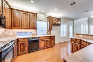 3912 Sovereign Dr, Bedford, TX 76021 - Photo 6