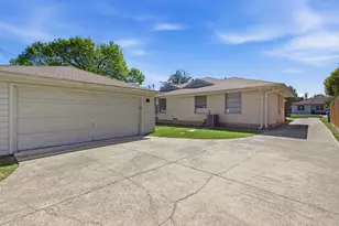 6565 Ascot Ln, Dallas, TX 75214 - Photo 30