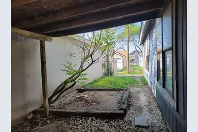 10315 Limestone Drive, Dallas, TX 75217 - Photo 10