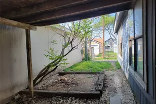 10315 Limestone Dr, Dallas, TX 75217 - Photo 10