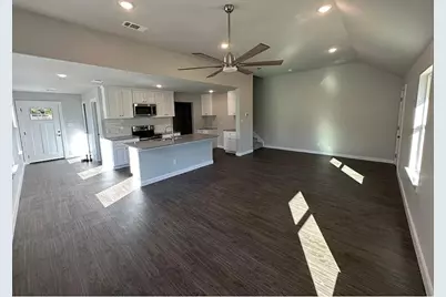 1700 E Powell Avenue, Fort Worth, TX 76104 - Photo 2