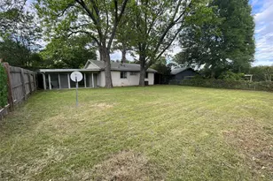 518 W Lovers Ln, Arlington, TX 76010 - Photo 12