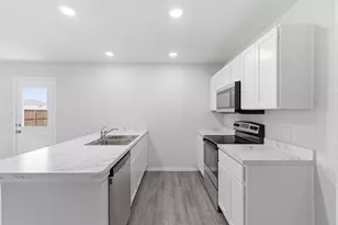 805 Bluffview Dr, Cleburne, TX 76031 - Photo 4