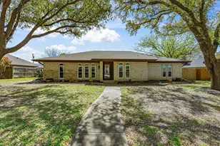 1901 Yorkstown Dr, Ennis, TX 75119 - Photo 1