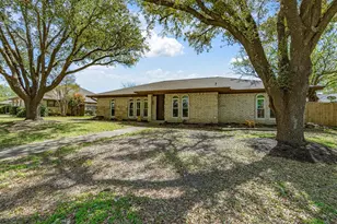 1901 Yorkstown Dr, Ennis, TX 75119 - Photo 2