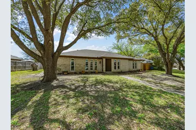 1901 Yorkstown Drive, Ennis, TX 75119 - Photo 4