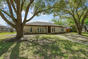 1901 Yorkstown Dr, Ennis, TX 75119 - Photo 4