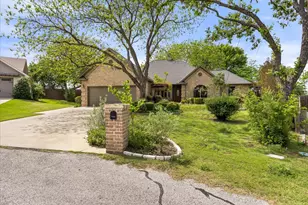 5204 Nueces Ct, Granbury, TX 76049 - Photo 2