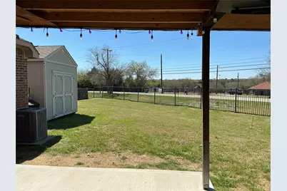 721 Meadow Springs Drive, Glenn Heights, TX 75154 - Photo 12