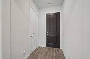 537 Hutchinson Ln, Lewisville, TX 75077 - Photo 6