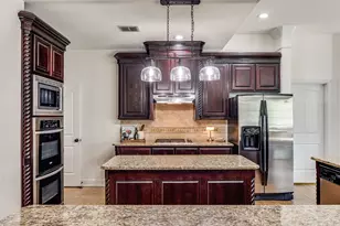 400 S Hampton Ct, Lewisville, TX 75056 - Photo 8